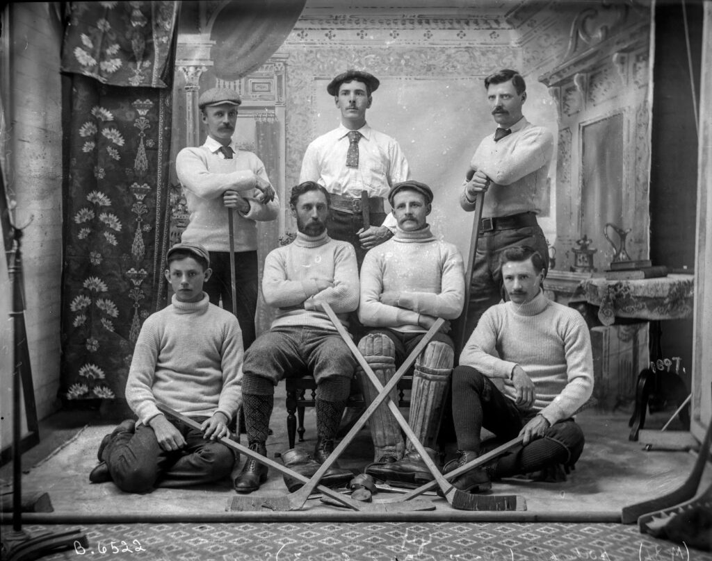 Archival team photograph of an Edmonton hockey team including Richard Hardisty, archive no. B6522